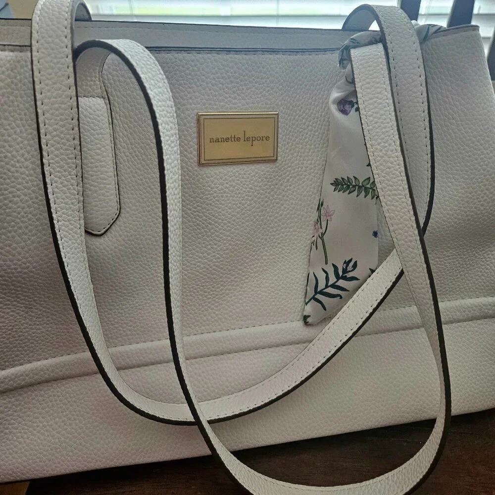 nanette lepore white double handle inner pockets gold logo hardware Scarf NWOT - Picture 1 of 9